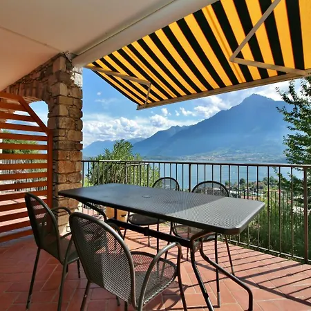 Giardino Apartment Vercana